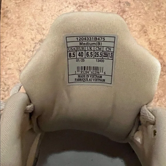 Brooks Women’s Ghost Max SE 8.5
Limited Edition Color - Picture 6 of 6